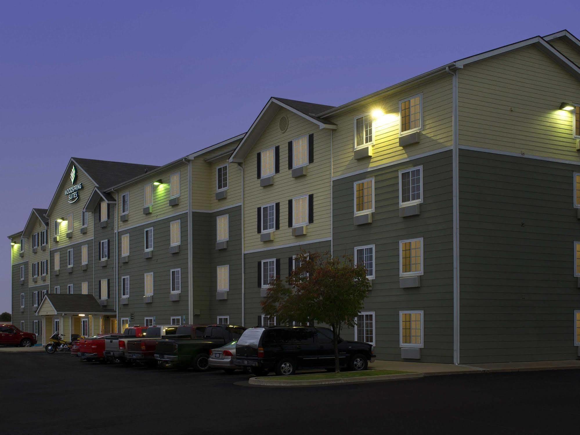 Woodspring Suites Tulsa Exterior photo