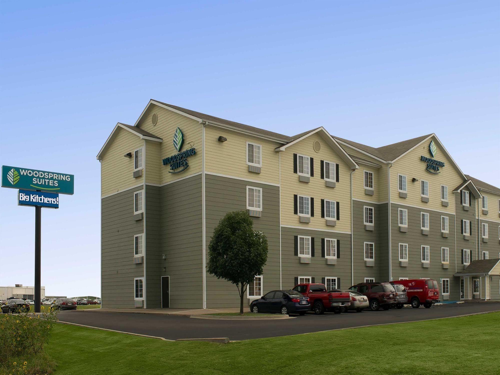 Woodspring Suites Tulsa Exterior photo