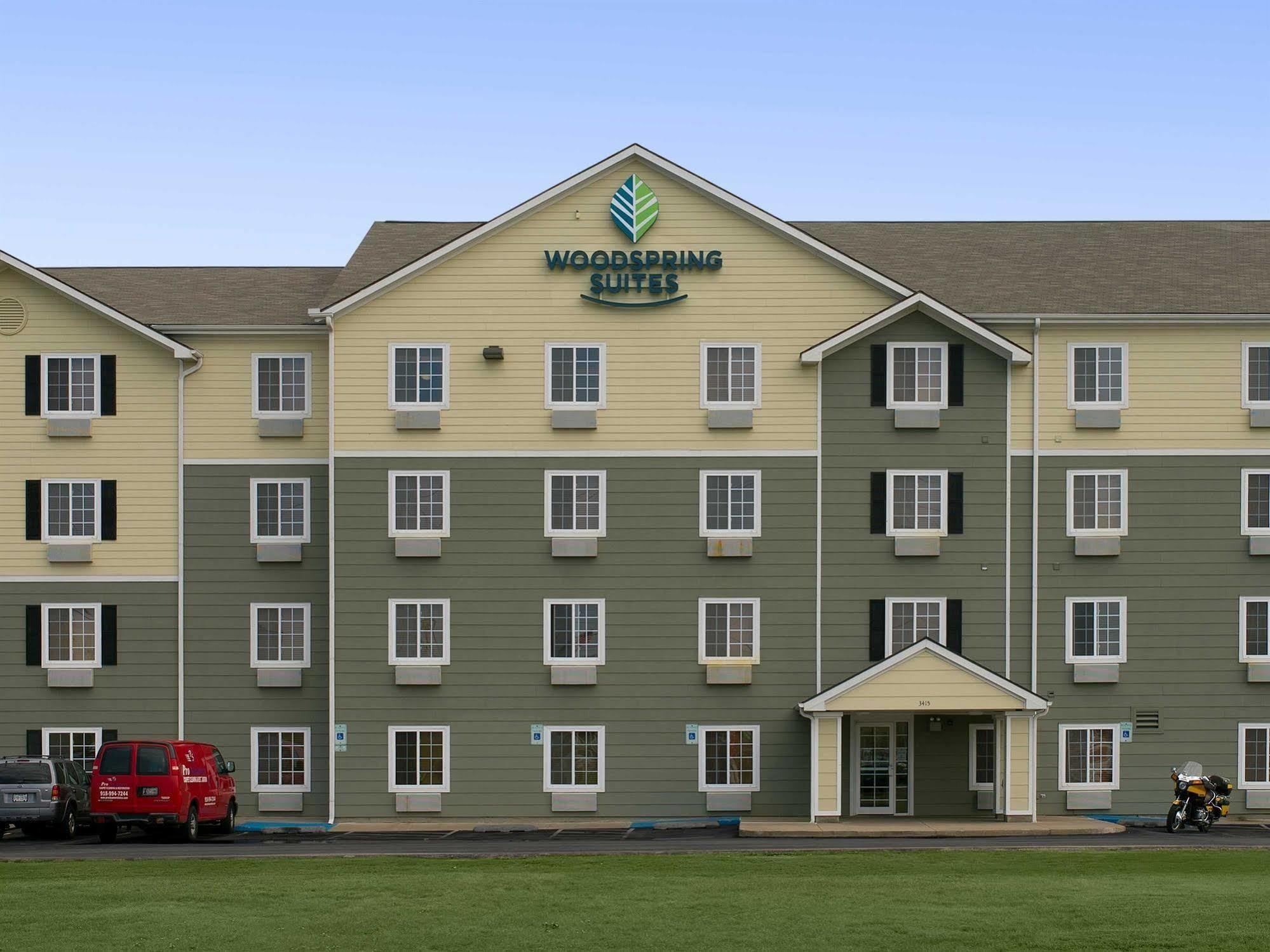 Woodspring Suites Tulsa Exterior photo